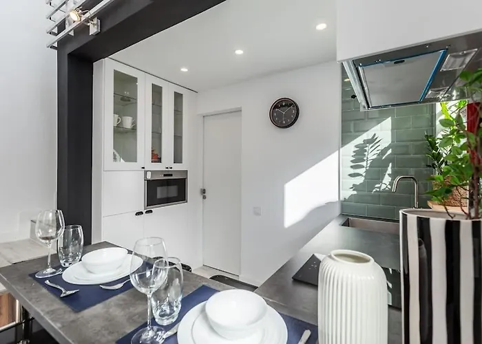 Chic Loft With Garden, Sleeps 4 Lägenhet *