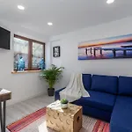 Lägenhet Chic Loft With Garden, Sleeps 4 *