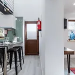 Lägenhet Chic Loft With Garden, Sleeps 4 *