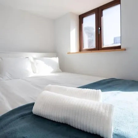 Chic Loft With Garden, Sleeps 4 شقة بورتو