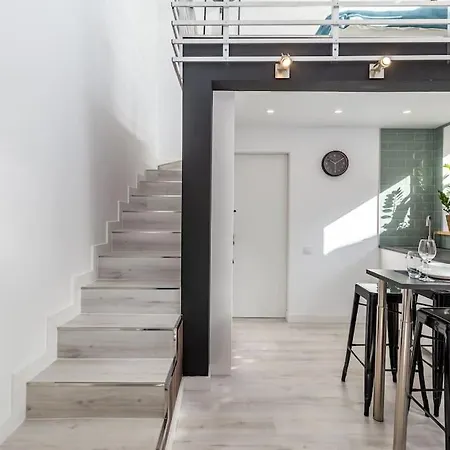 Apartamento Chic Loft With Garden, Sleeps 4