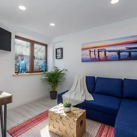 Apartamento Chic Loft With Garden, Sleeps 4 *