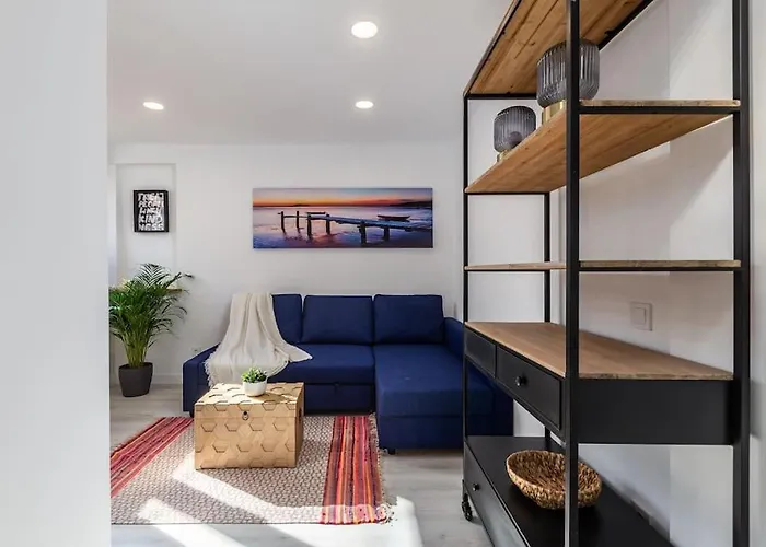 Chic Loft With Garden, Sleeps 4 Διαμέρισμα