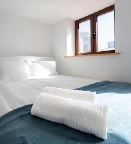 Chic Loft With Garden, Sleeps 4 Appartement Oporto