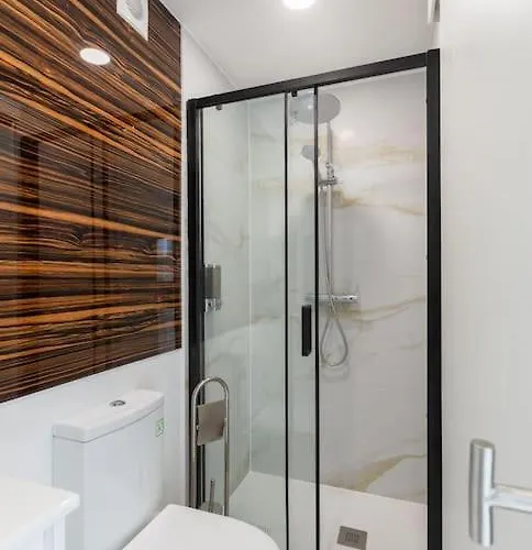 Chic Loft With Garden, Sleeps 4 *