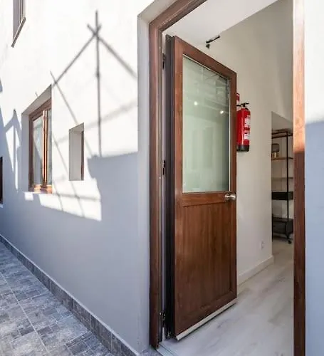 Chic Loft With Garden, Sleeps 4