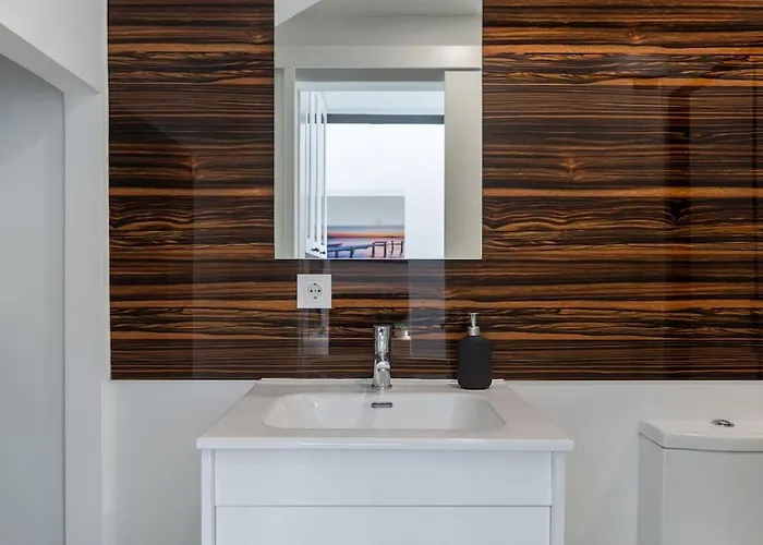 Chic Loft With Garden, Sleeps 4 Διαμέρισμα *