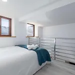 Lejlighed Chic Loft With Garden, Sleeps 4