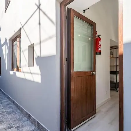 Chic Loft With Garden, Sleeps 4