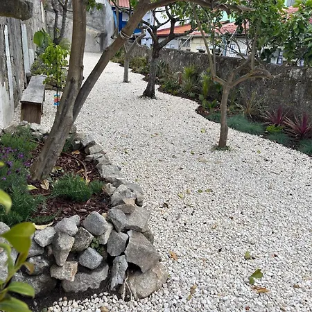 Chic Loft With Garden, Sleeps 4 *