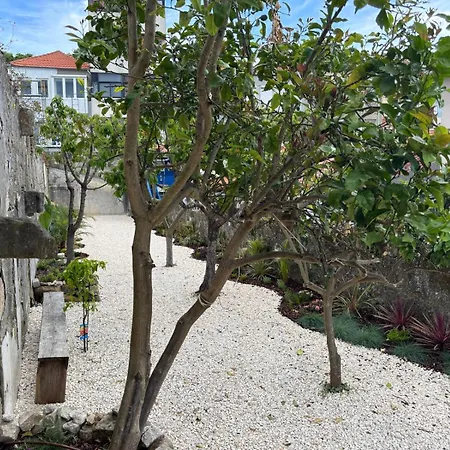 Chic Loft With Garden, Sleeps 4 Porto